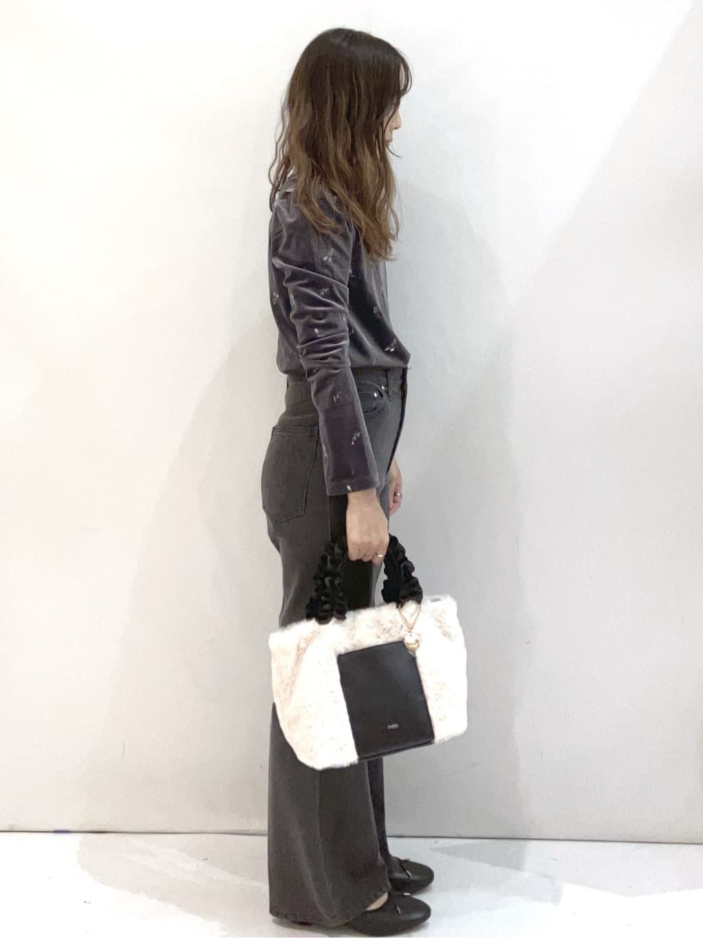 hirokoさんの「OPAQUE.CLIP｜バックシャン小花刺繍ベロアトップス【洗濯機OK】」を使ったコーディネート