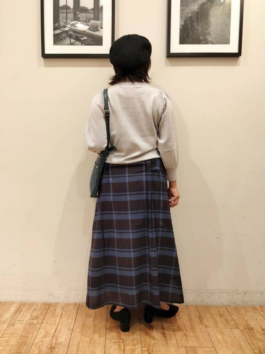 SHOOLARUEさんの「SHOO･LA･RUE｜【S-LL／2WAY】取り外しのできる シャツ腰巻パーツつきチェック柄スカート」を使ったコーディネート