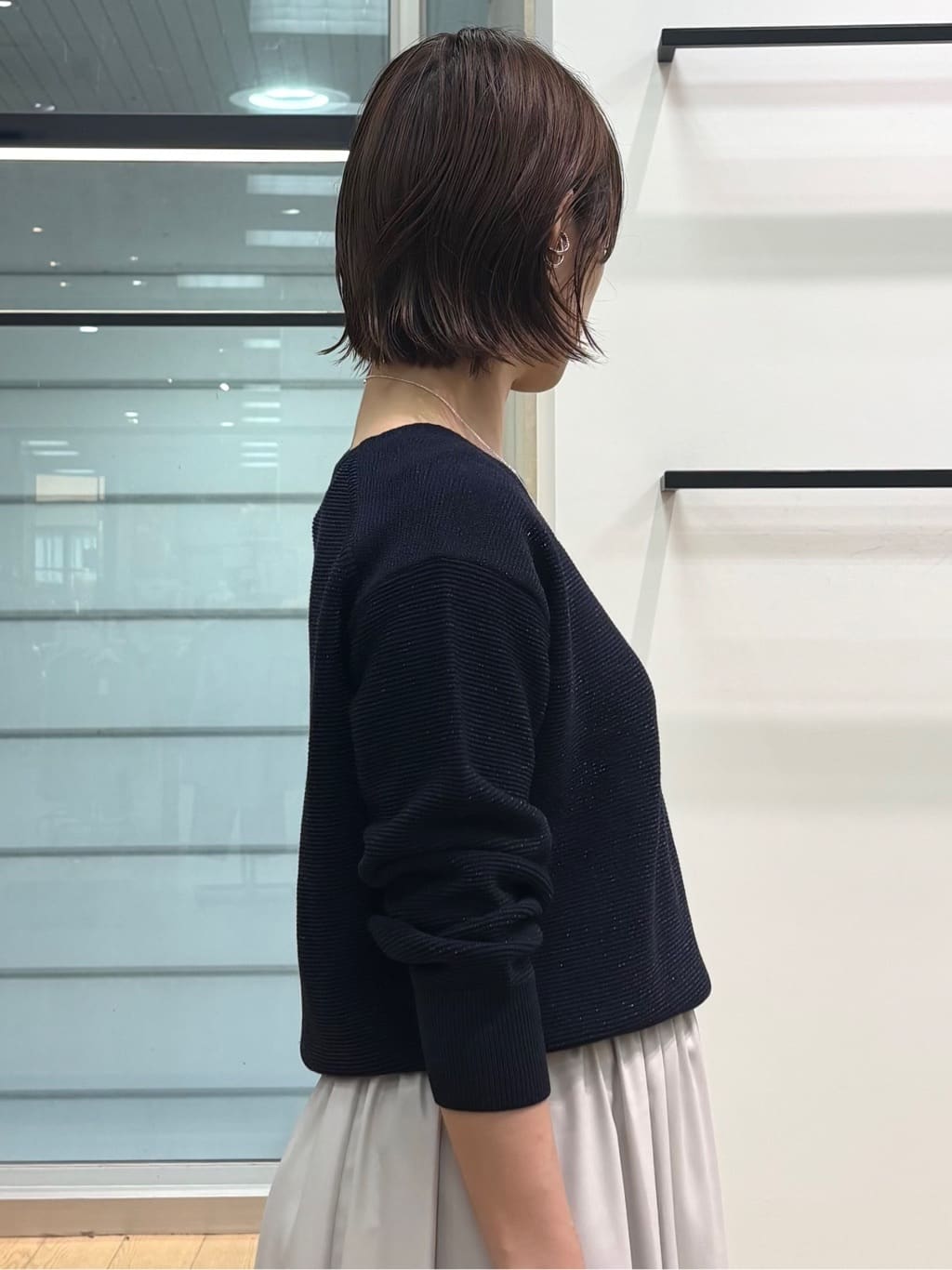 asamiさんの「INDIVI｜【ウール混ラメ素材】Vネック煌めきニット」を使ったコーディネート