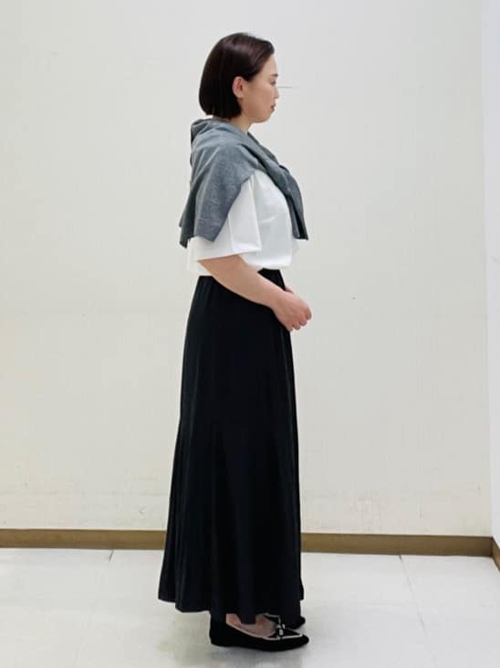 yuka.fさんの「UNTITLED｜【コットン100/ゆったり/ショート丈/洗える】ベロアロゴTシャツ」を使ったコーディネート