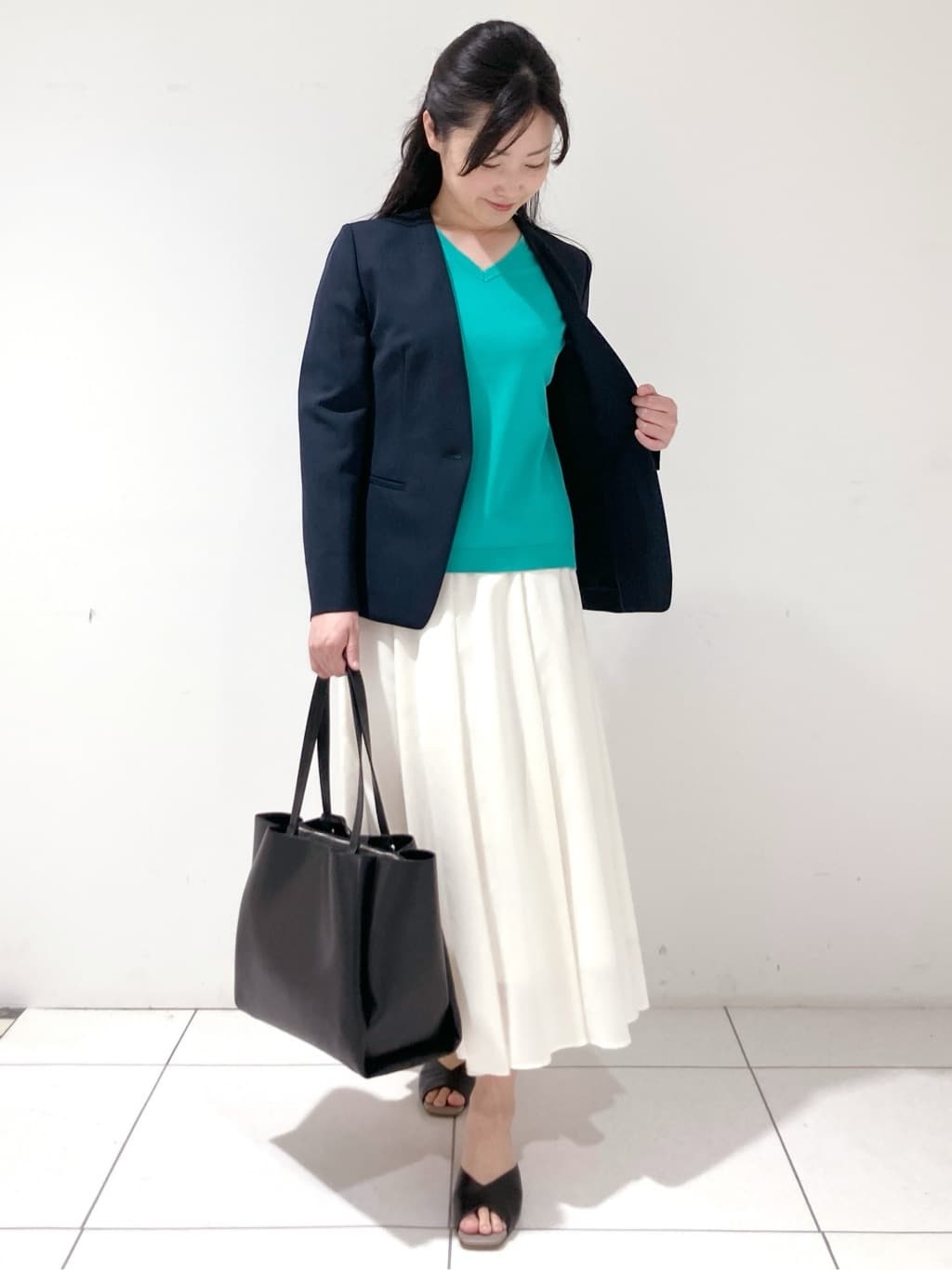 momokoさんの「INDIVI｜【定番スーツ／UVケア／洗える】ウール調ノーカラージャケット」を使ったコーディネート