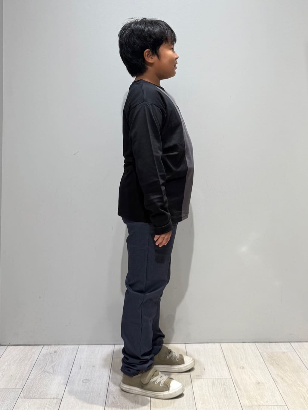 kuboさんの「THE SHOP TK｜【110-160/洗濯機OK】切り替え長袖Tシャツ」を使ったコーディネート