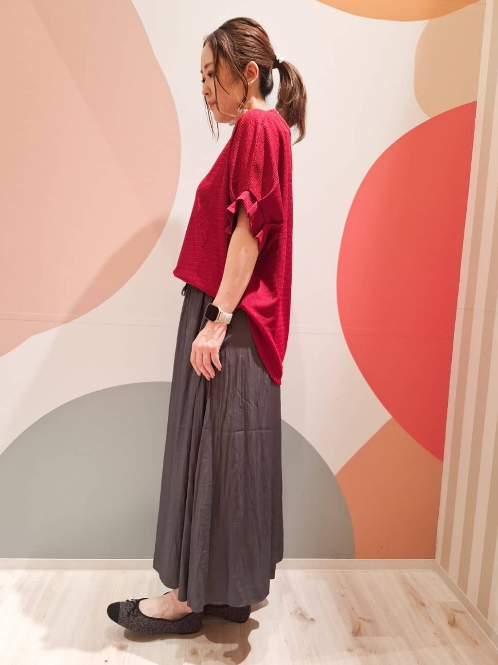 次女さんの「SHOO･LA･RUE｜【洗える】お袖のタックがアクセント インせず着られる さらさらドルマントップス」を使ったコーディネート
