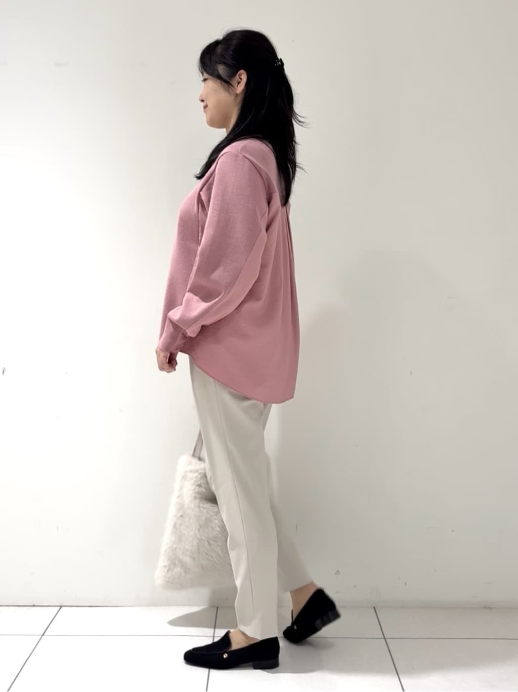 momokoさんの「INDIVI｜【洗える／選べる8色】トーンアップニット」を使ったコーディネート