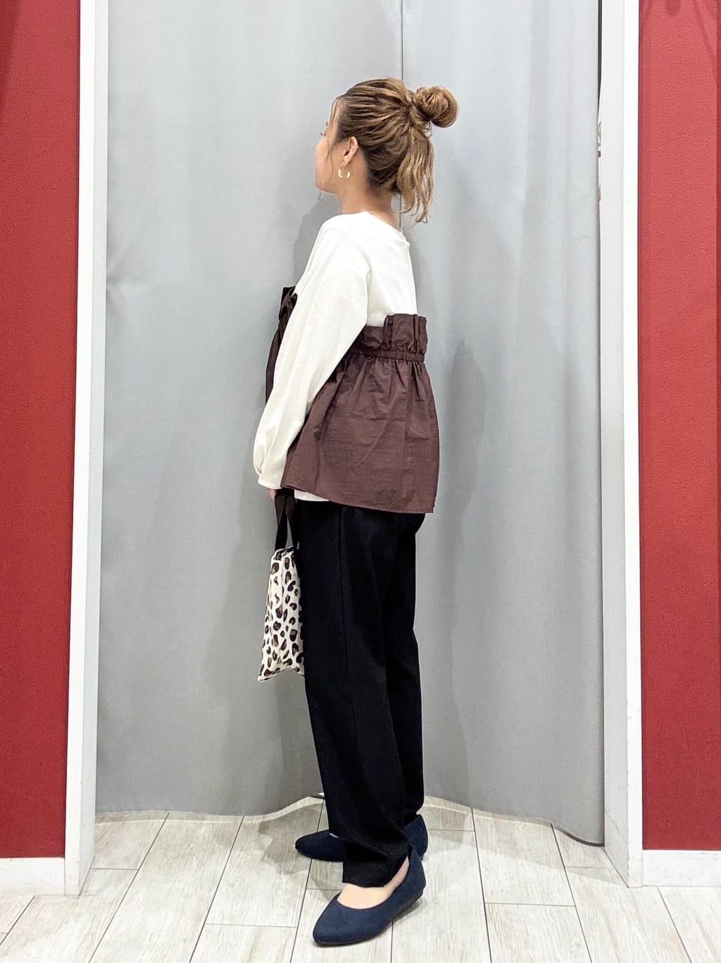shioさんの「SHOO･LA･RUE｜【洗濯機可/S-LL】1枚で華やか フリルドッキングトップス」を使ったコーディネート