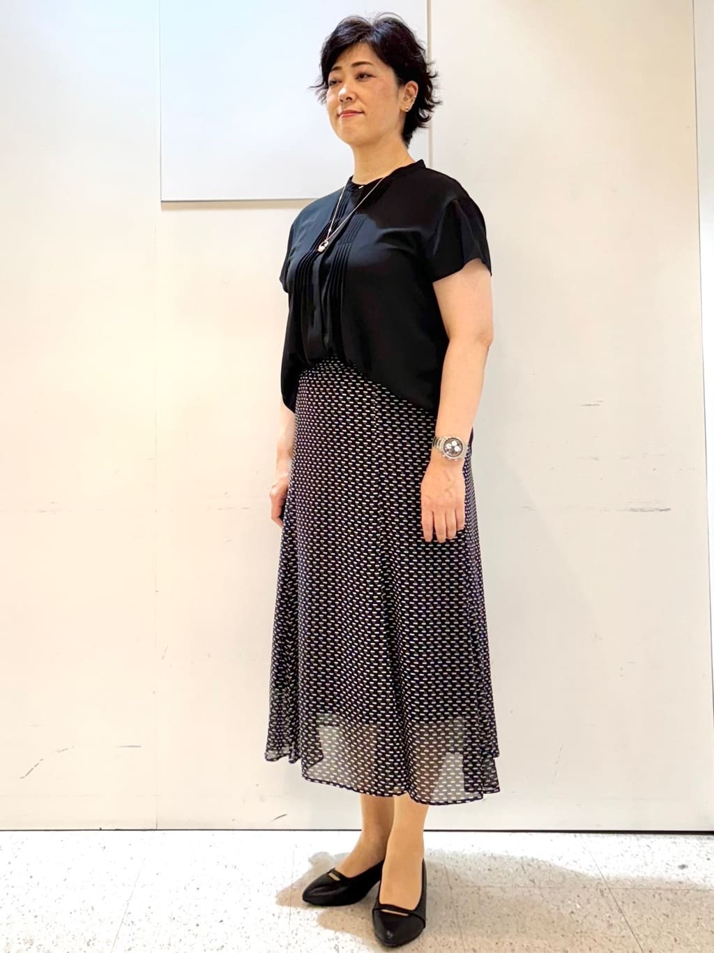 ヤスコさんの「Reflect｜【インナーに◎／すっきり見え！長め丈】タックデティールブラウス」を使ったコーディネート