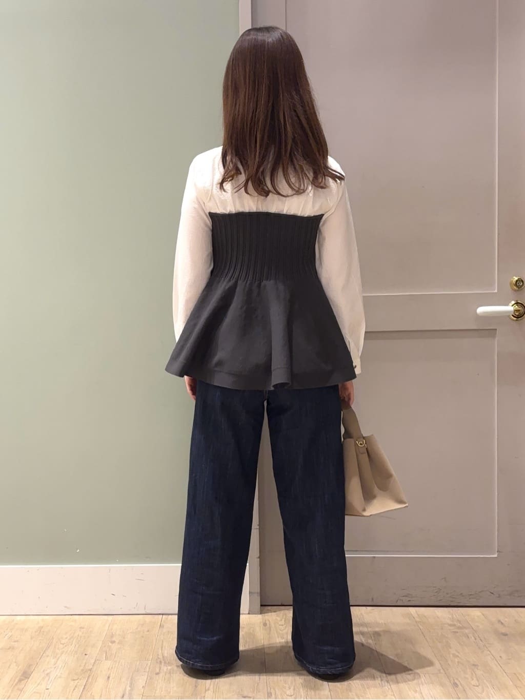 しばみさんの「grove｜一枚でトレンド完成！体型カバーも叶うニットビスチェドッキングブラウス」を使ったコーディネート