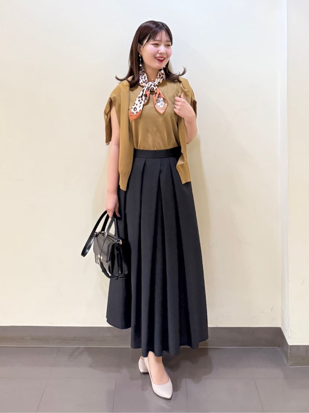 いくみさんの「UNTITLED｜【アンサンブル可/洗える】シアーノースリーブ プルオーバー」を使ったコーディネート
