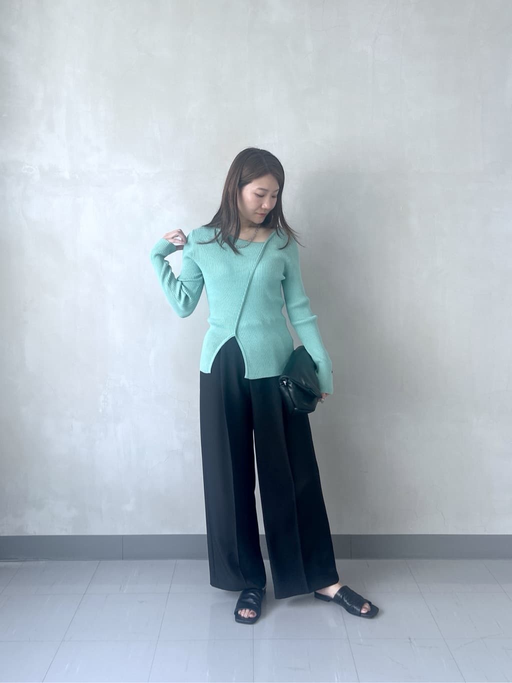 takaさんの「INDIVI｜Comfy SET UP｜イージーストレートワイドパンツ【セットアップ対応／通勤/カセット服】」を使ったコーディネート