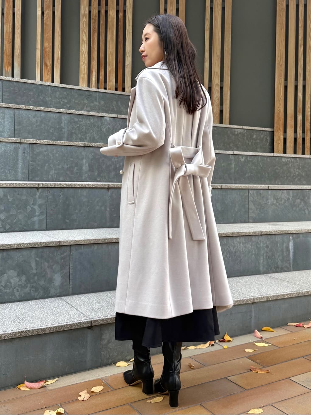 teiさんの「Couture brooch｜【大人上品・ベルト付き】パール調釦チェスターコート」を使ったコーディネート