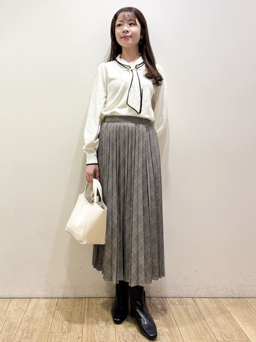 ayaさんの「index｜ゴールドパーツ付きボウタイニット【洗濯機OK】《10col／XS～LL》」を使ったコーディネート