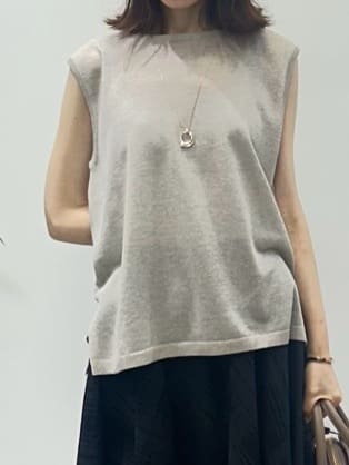 Miwaさんの「UNTITLED｜【アンサンブル可/洗える】シアーノースリーブ プルオーバー」を使ったコーディネート
