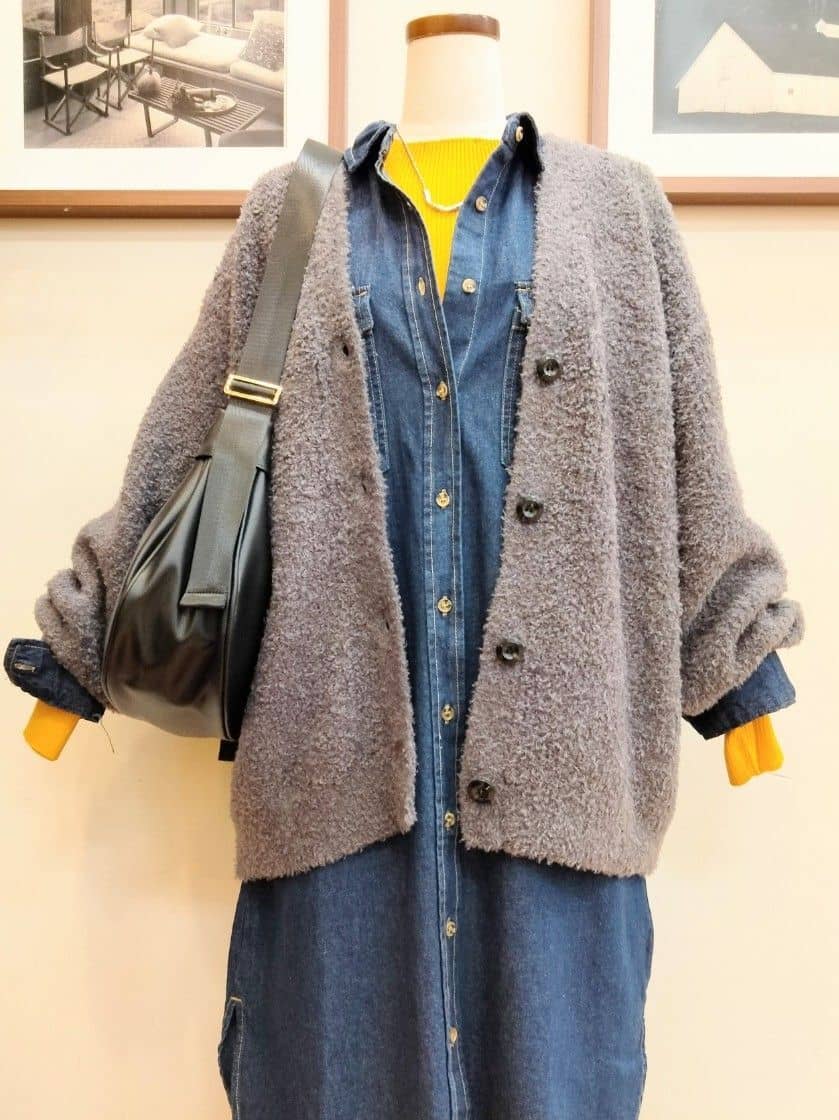 うっちーさんの「SHOO･LA･RUE｜【S-LL】ロングシーズン活躍 デニムシャツワンピース」を使ったコーディネート
