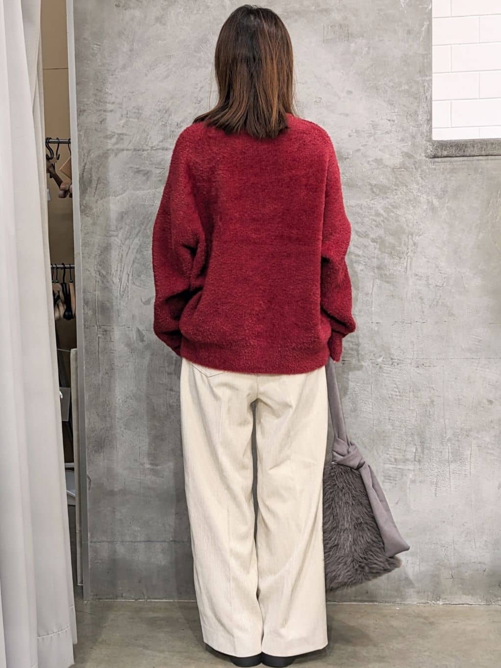  E.Yさんの「THE SHOP TK｜ベルベットフェザー ロゴニットプルオーバー」を使ったコーディネート