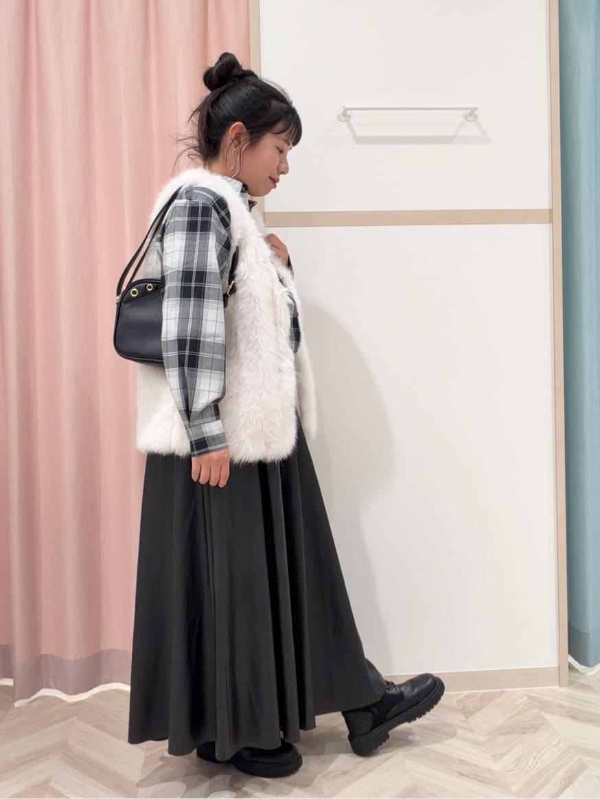 まちゃんなちゃんさんの「SHOO･LA･RUE｜【洗濯機可/S-LL】程よい抜け感 大人のチェックシャツ」を使ったコーディネート