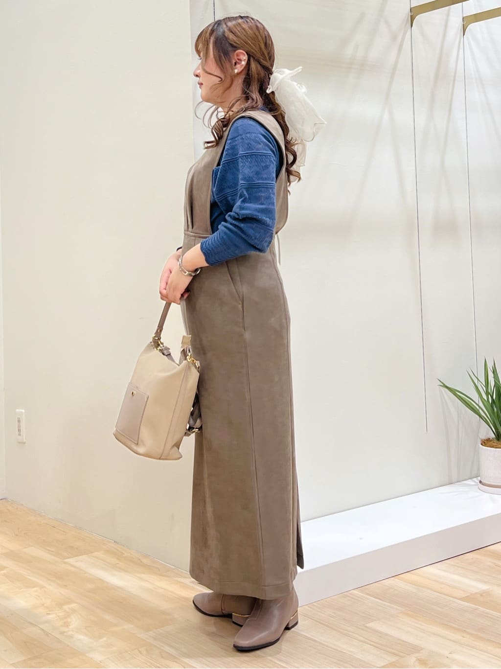 みことさんの「grove｜【最終お値下げ！！】袖レース編みラグランスリーブニット」を使ったコーディネート