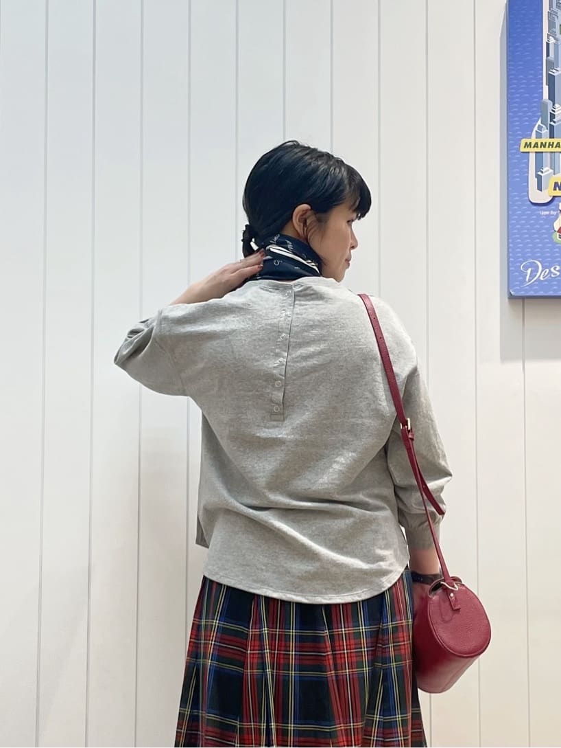 mikaさんの「Dessin｜【360度可愛い・洗える】バックヘンリーカットソー」を使ったコーディネート