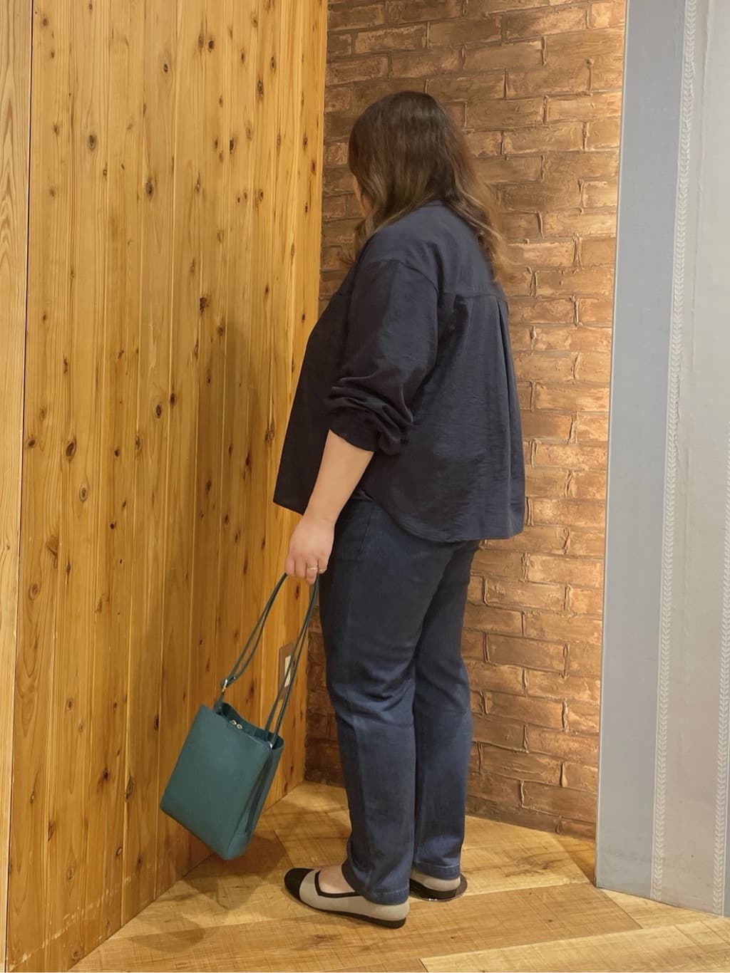 Risaさんの「SHOO･LA･RUE｜【高レビュー/SS-LL/美脚シルエット】自然に体型カバー イージーデニム テーパードパンツ」を使ったコーディネート