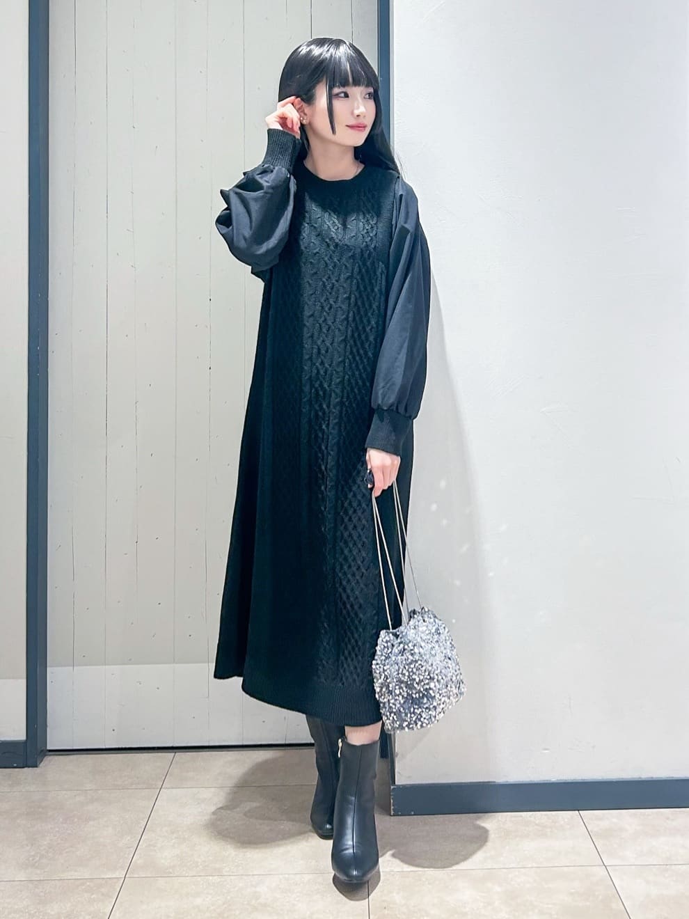yukinoさんの「grove｜一枚で華やぐ、袖布帛ケーブルニットワンピース」を使ったコーディネート
