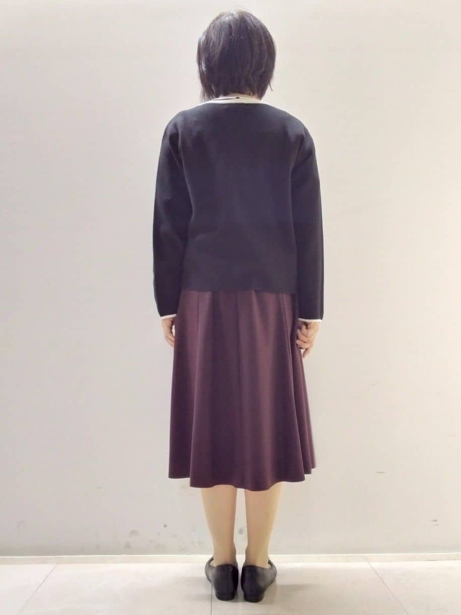 tokuさんの「Reflect｜【秋映え／単品使い◎／すっきり見え】ブローチ付きニットアンサンブル」を使ったコーディネート