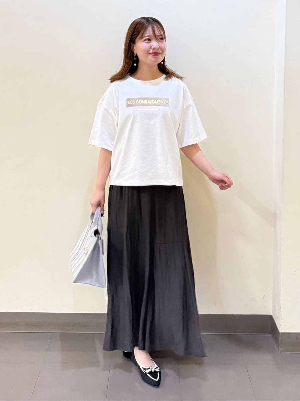 いくみさんの「UNTITLED｜【コットン100/ゆったり/ショート丈/洗える】ベロアロゴTシャツ」を使ったコーディネート