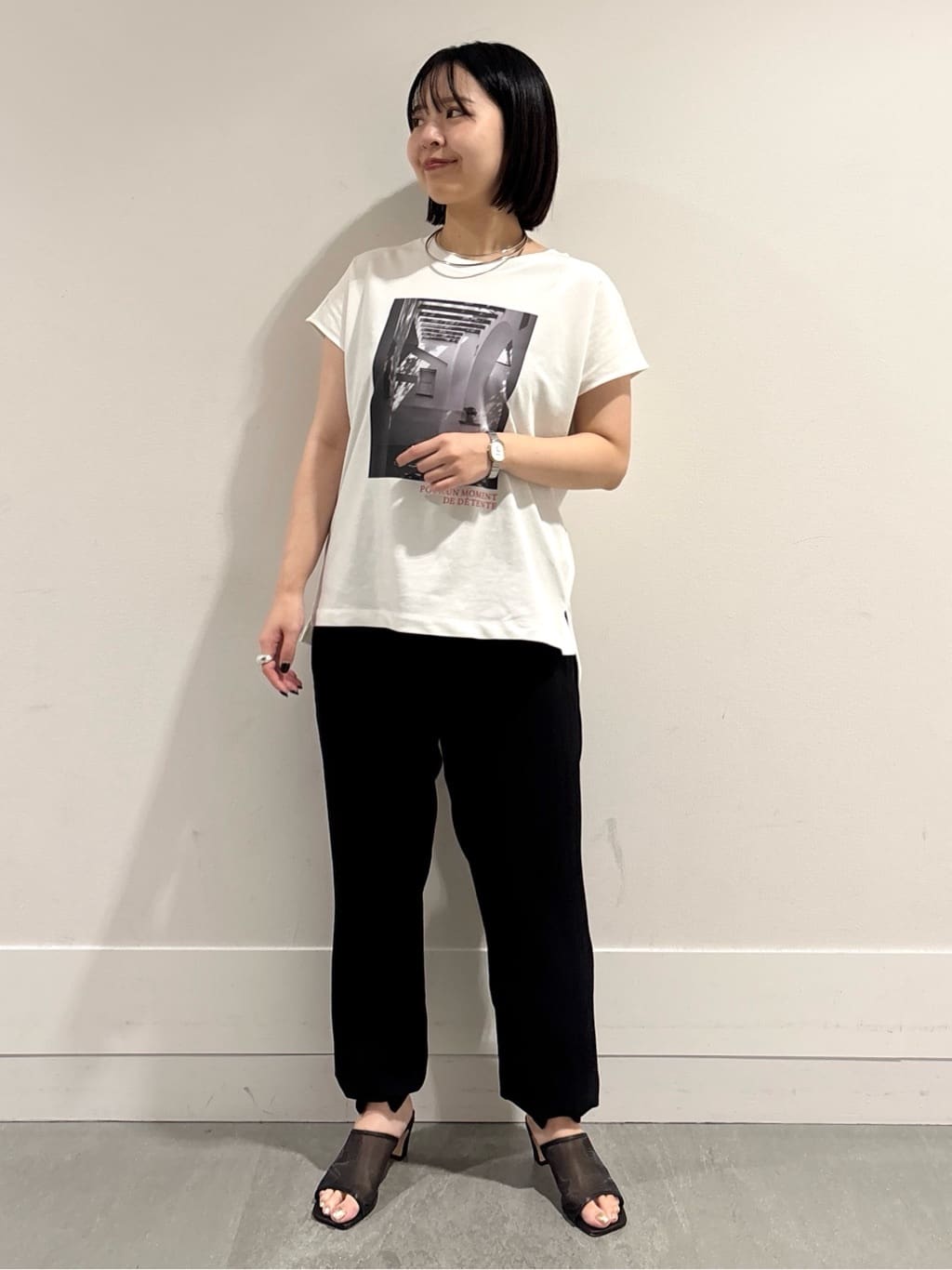 モエカさんの「UNTITLED｜【吸水速乾/ウエストゴム】バックサテン ジョグパンツ」を使ったコーディネート