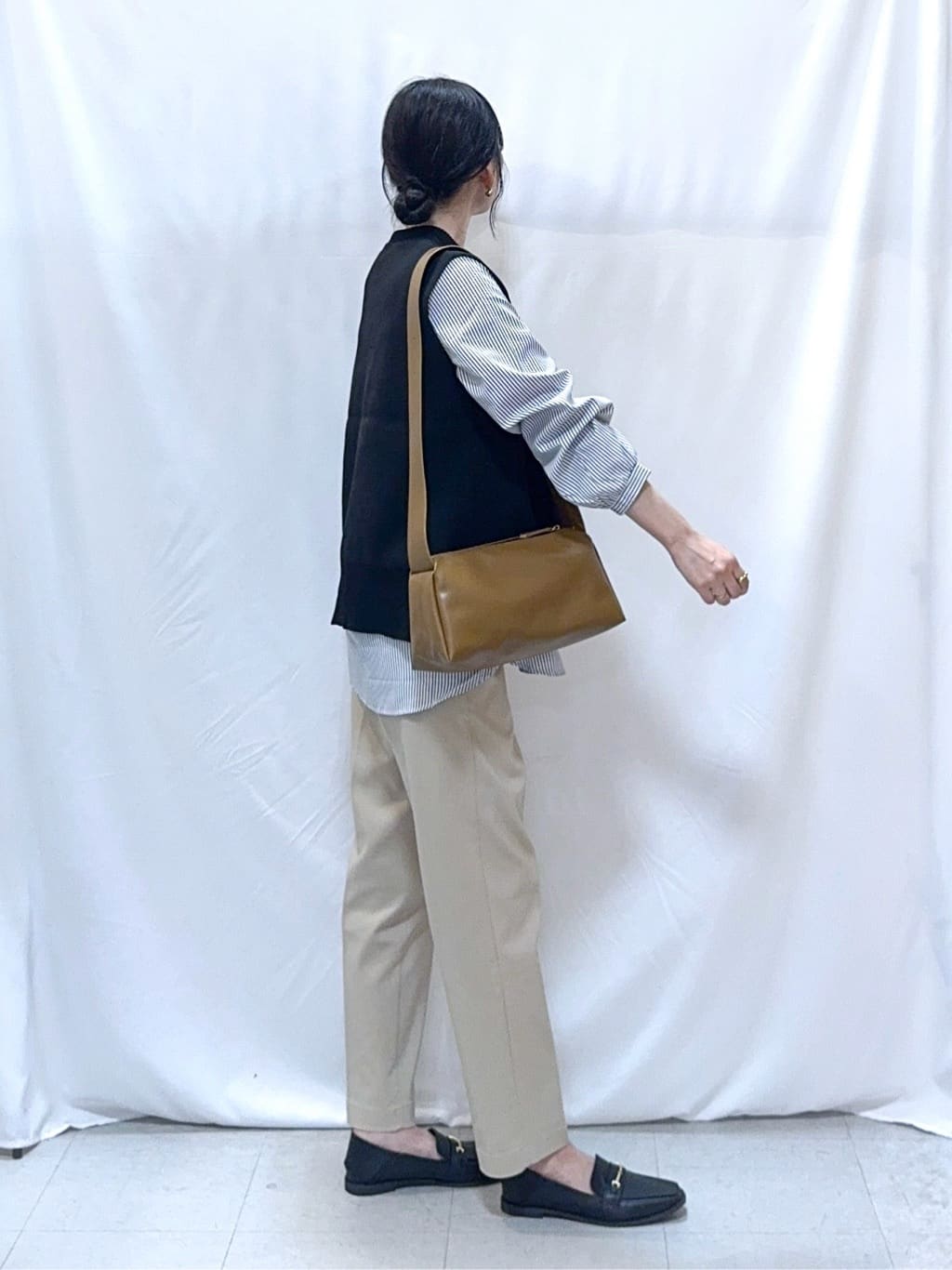 𝐇𝐢𝐫𝐨𝐦𝐢さんの「SHOO･LA･RUE｜【洗濯機可/S-3L/美脚シルエット】通勤・セレモニーにも　きちんと見えする ソフトスティックパンツ」を使ったコーディネート