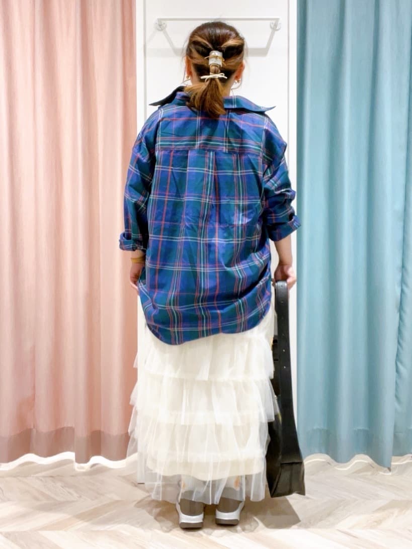 kitaさんの「SHOO･LA･RUE｜グラフィックアソート ベーシックロンT」を使ったコーディネート