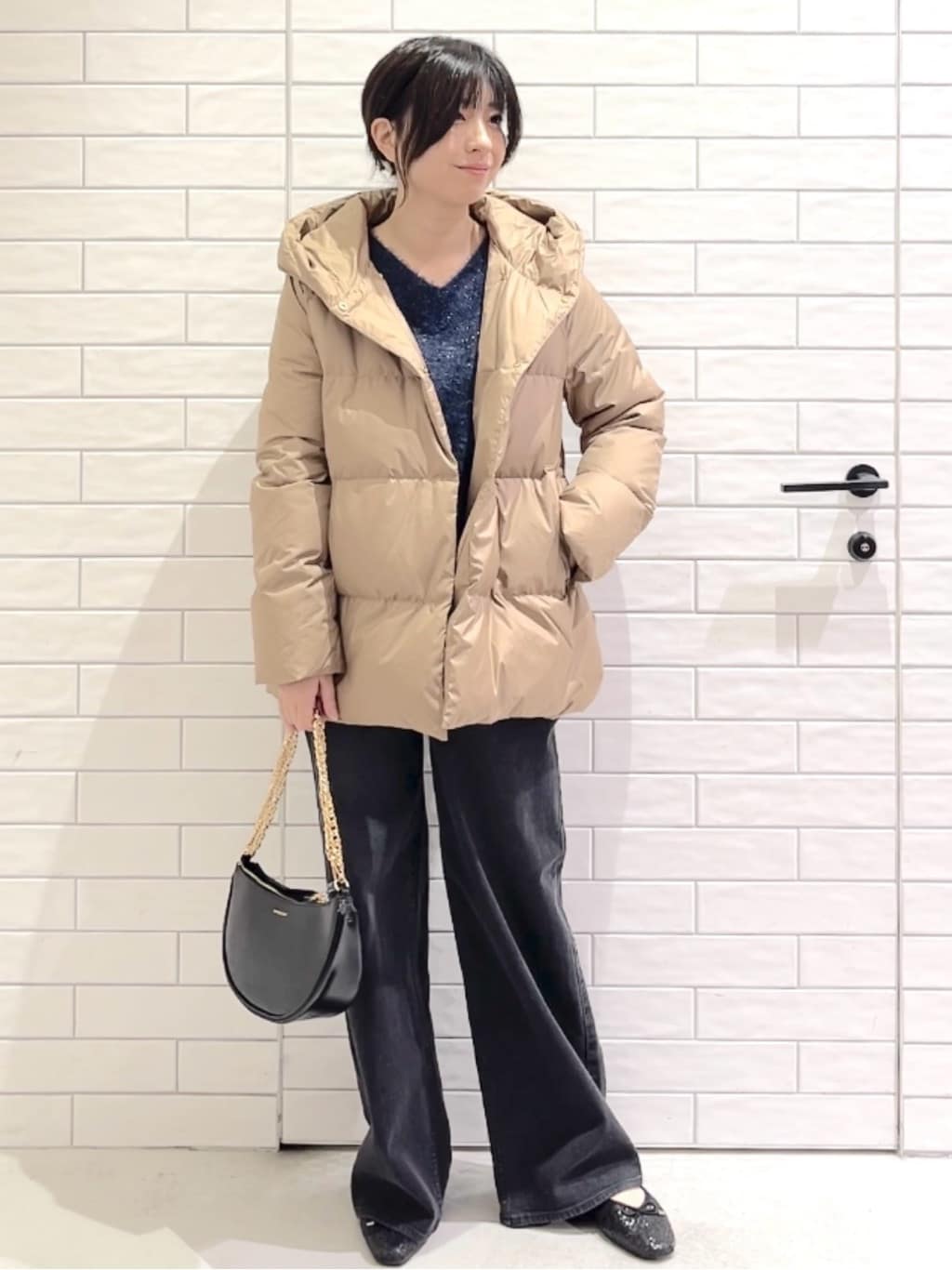 しおりさんの「OPAQUE.CLIP｜撥水フードミドルダウンコート【防風／抗菌防臭／洗濯機OK】《S～LL》」を使ったコーディネート