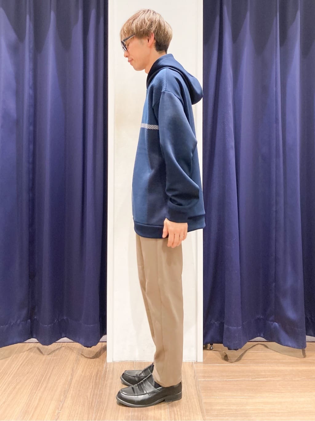 つーじーさんの「THE SHOP TK｜【大人の休日スタイルにはこれ！】フロントチェック柄ニットパーカ　洗濯機OK」を使ったコーディネート