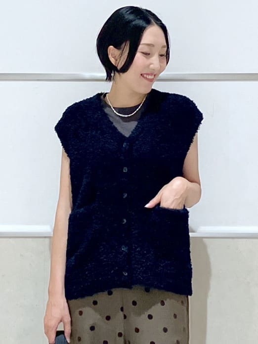 eriko さんの「Dessin｜【洗える】Vネックシャギーベスト」を使ったコーディネート