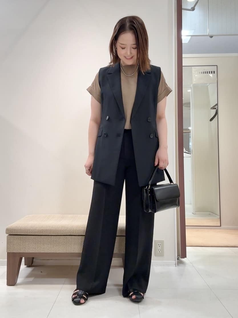 YUIさんの「UNTITLED｜【セットアップ可/はっ水/通勤】リラククール 半袖ブラウス」を使ったコーディネート