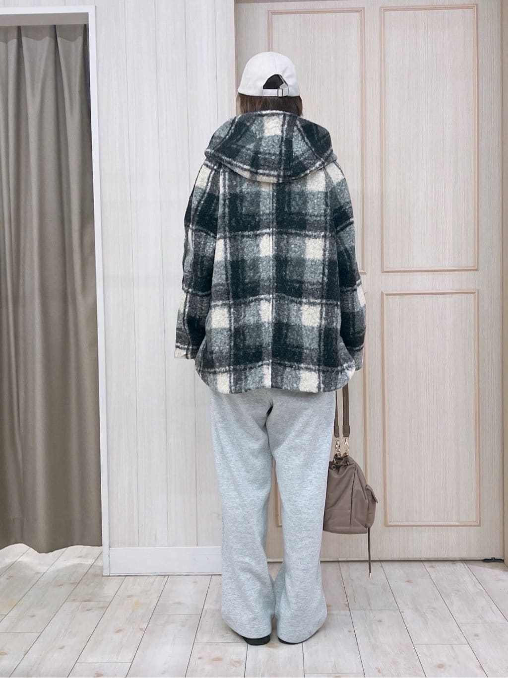 Turnerさんの「SHOO･LA･RUE｜【洗濯機可/S-LL】シルエットが変えられる 楽ちんスウェットパンツ」を使ったコーディネート