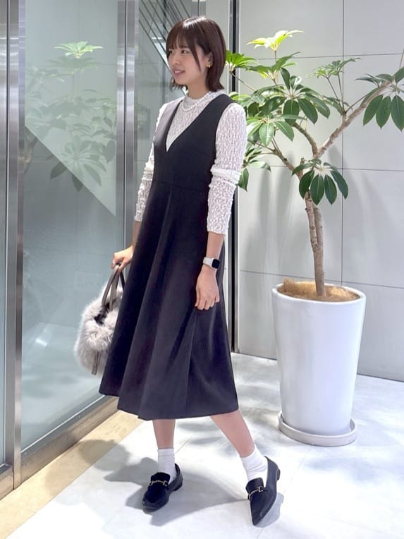 yukaさんの「UNTITLED｜【Aライン/ワンピース】Vネックジャンパースカート」を使ったコーディネート