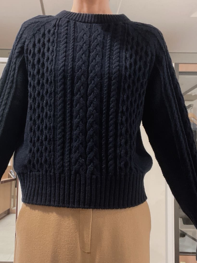 IWAMOさんの「UNTITLED｜【洗える】スポンディッシュ ケーブル柄ニット」を使ったコーディネート