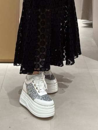 neinaさんの「ESPERANZA｜ゴールドライン厚底フラットスニーカー」を使ったコーディネート