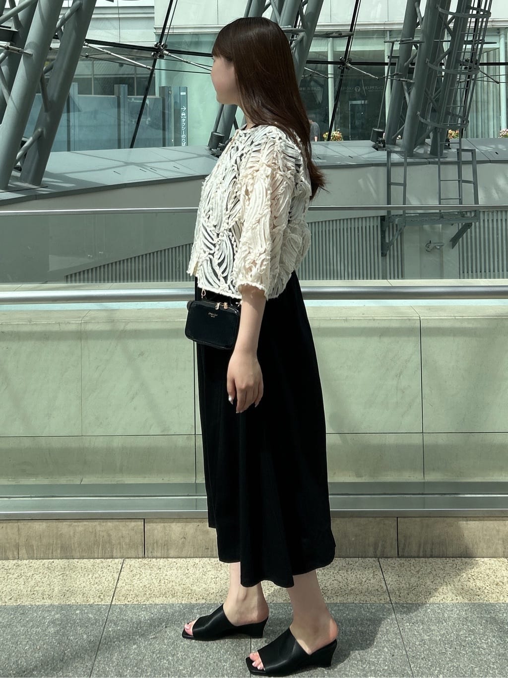 sayaさんの「OPAQUE.CLIP｜シアー刺繍レース前開きブラウス【洗濯機洗い可】」を使ったコーディネート