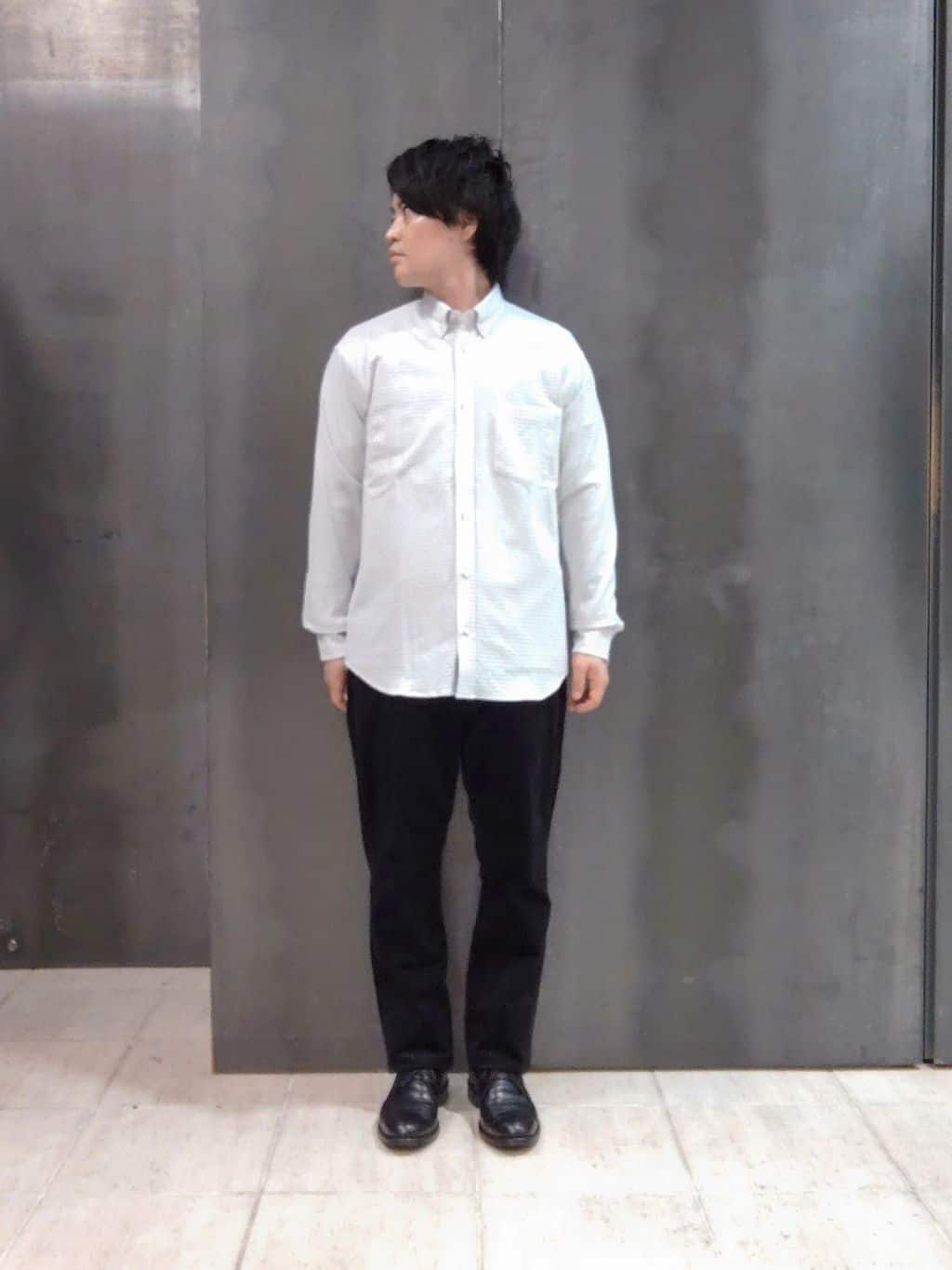shiominさんの「TAKEO KIKUCHI｜【抗菌防臭/シーズンレス】シアサッカーギンガムチェック ストレッチシャツ」を使ったコーディネート