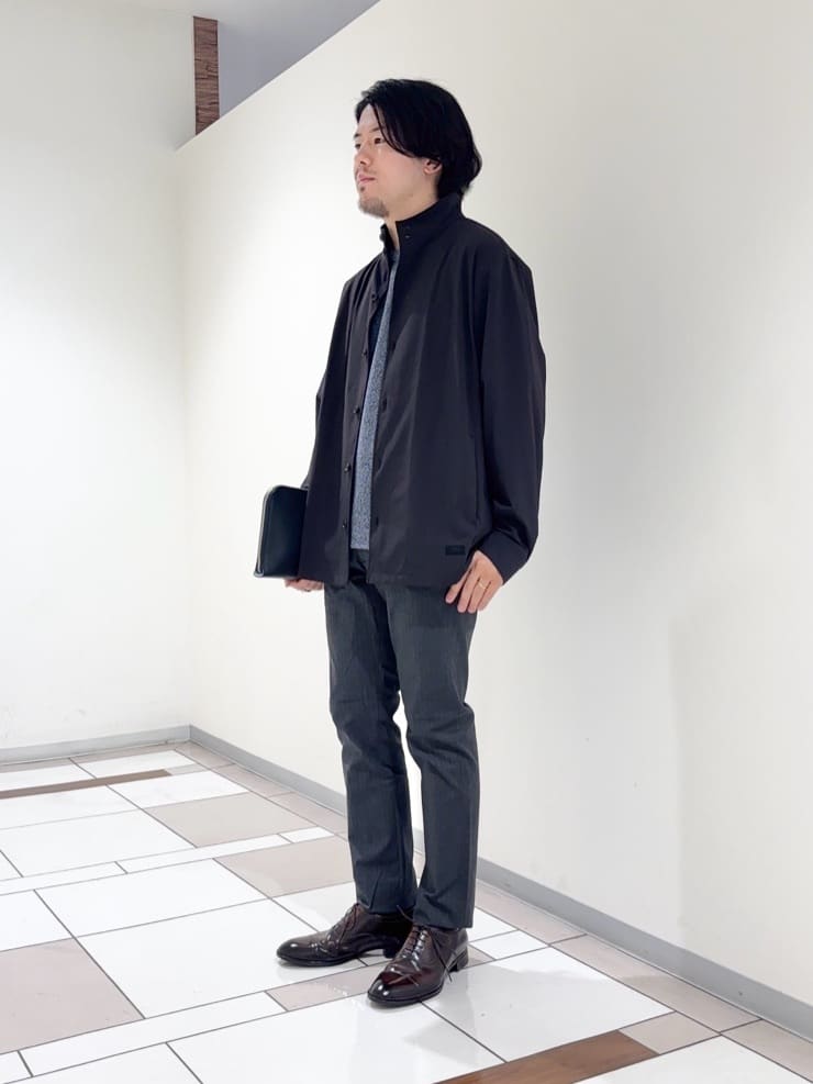 及川さんの「TAKEO KIKUCHI｜【3D ナイロン ストレッチ】スタンドカラー シャツブルゾン」を使ったコーディネート