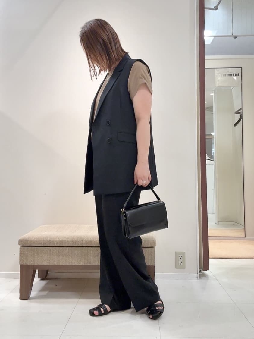 YUIさんの「UNTITLED｜【セットアップ可/はっ水/通勤】リラククール 半袖ブラウス」を使ったコーディネート