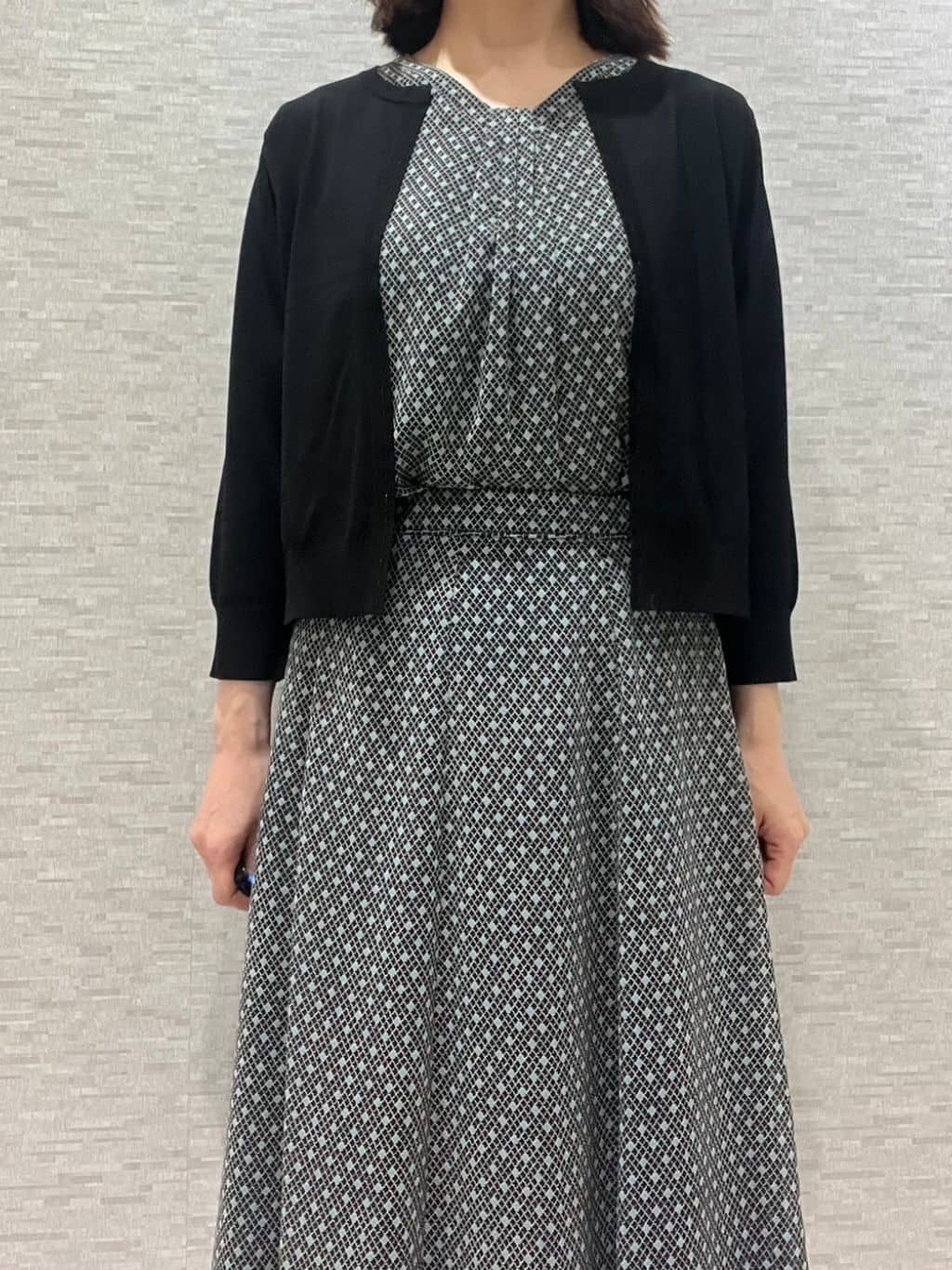 marikoさんの「Reflect｜【マシンウォッシュ可／セットアップ可】コツキ柄プリントブラウス」を使ったコーディネート