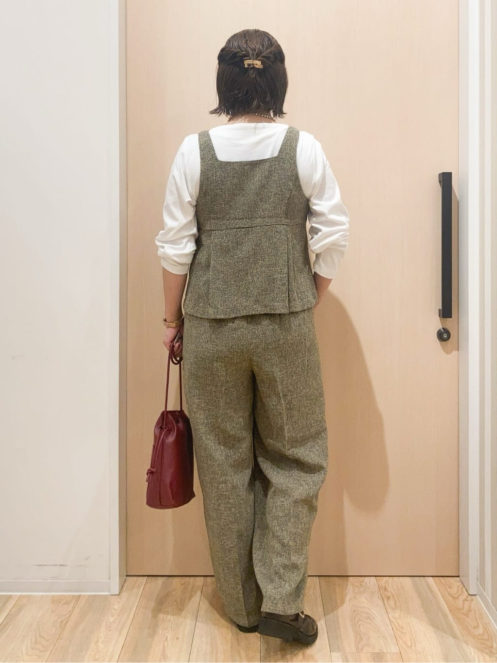 yocchiさんの「SHOO･LA･RUE｜【2点セット】着るだけで決まる クラシカルなツイード調セットアップ」を使ったコーディネート