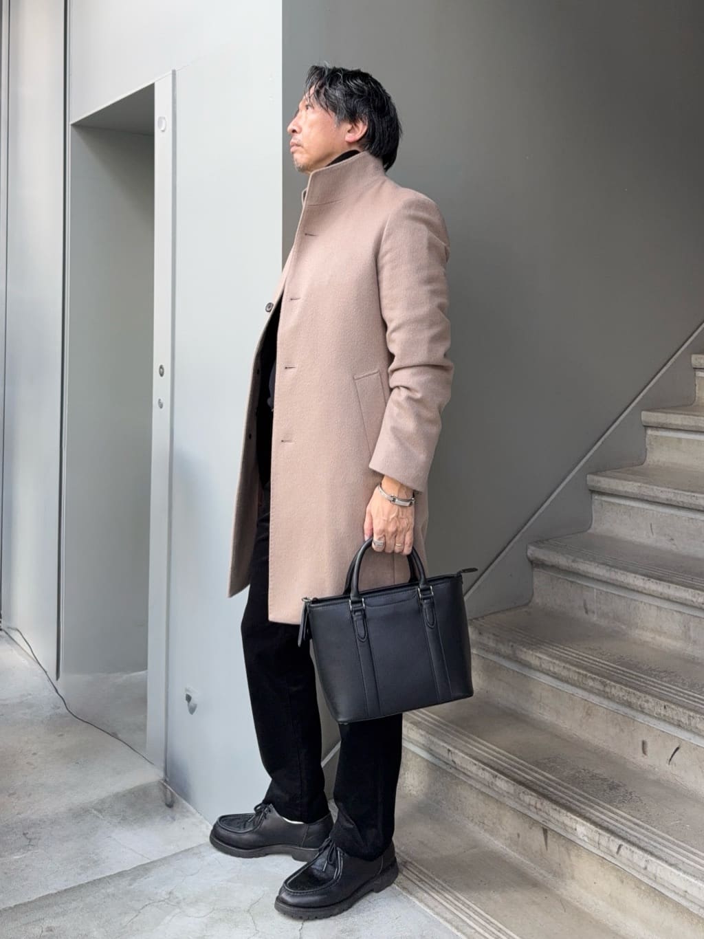 デザイナーTAKEman さんの「TAKEO KIKUCHI｜【ウールカシミヤブレンド】ビーバー調 スタンドカラー コート」を使ったコーディネート