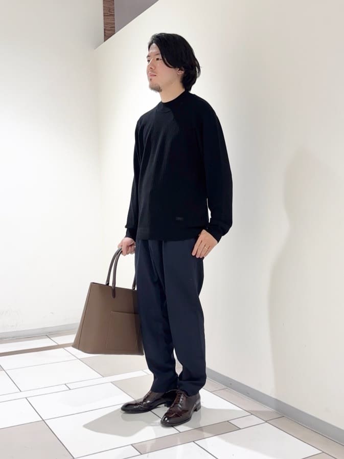 及川さんの「TAKEO KIKUCHI｜ハイゲージ モックネック ニット プルオーバー」を使ったコーディネート