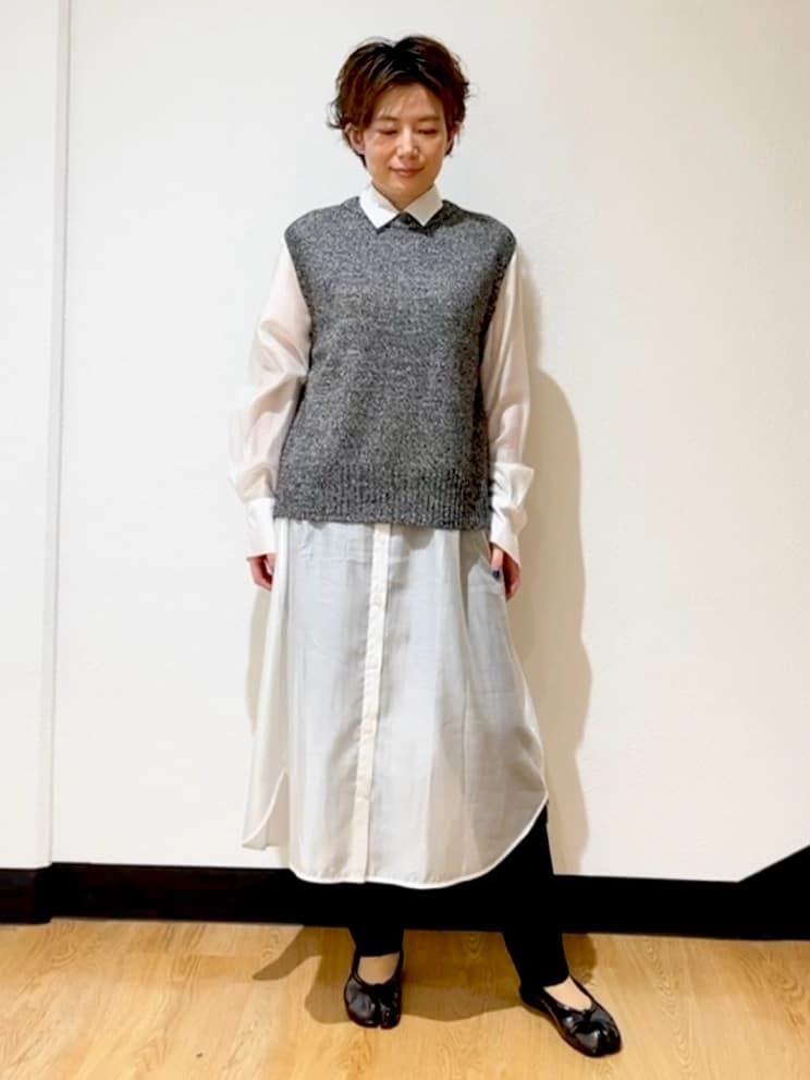 MAYUMIさんの「UNTITLED｜【重ね着レイヤードに】杢調ニットベスト」を使ったコーディネート