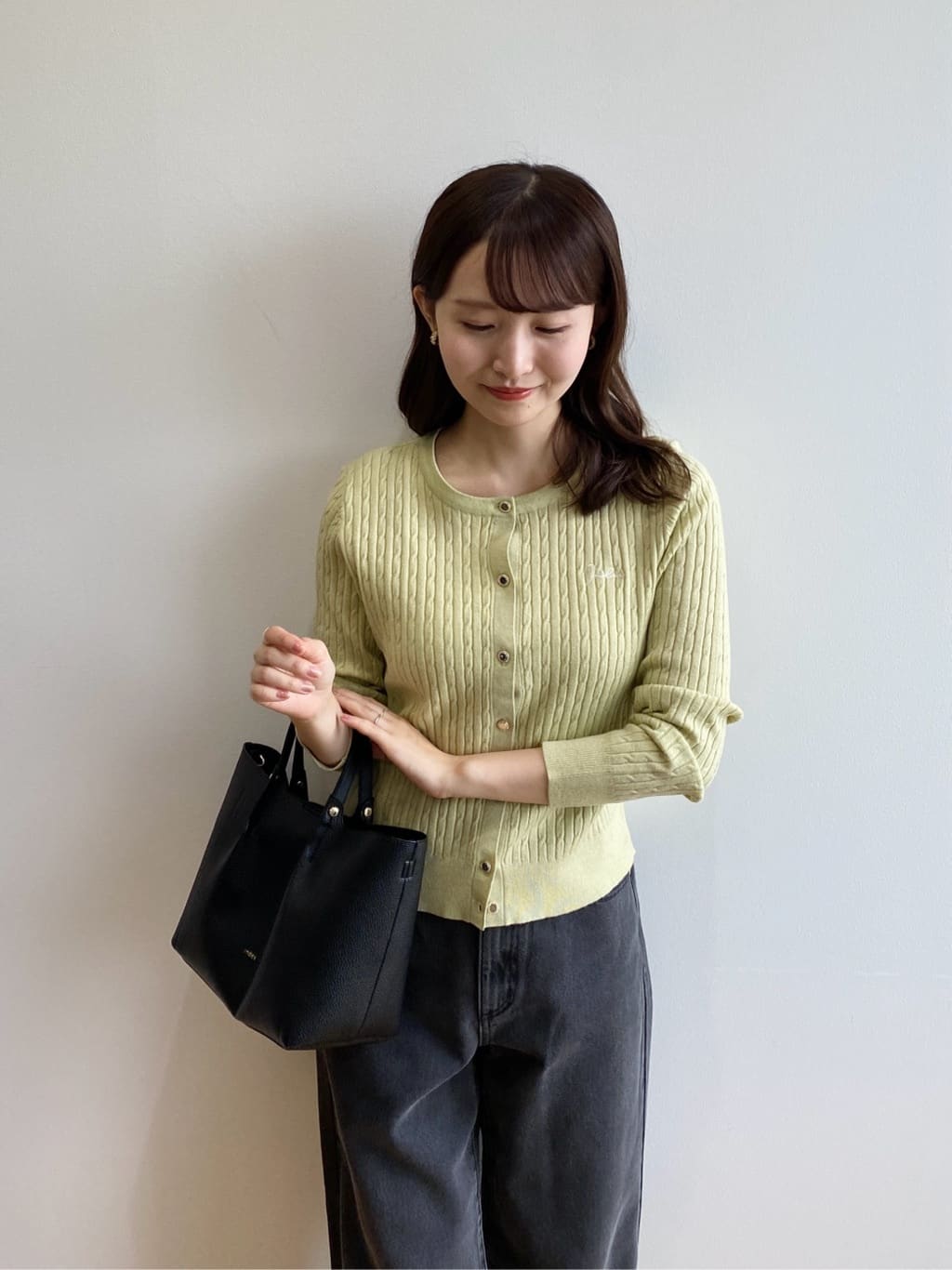 みさかさんの「index｜クルーネックケーブルカーディガン【洗濯機OK】」を使ったコーディネート