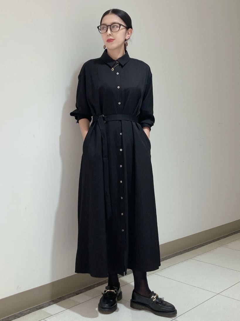 環さんの「UNTITLED｜【前開きボタン/ベルト付/羽織シャツ/】2WAYトレンチ風ワンピース」を使ったコーディネート