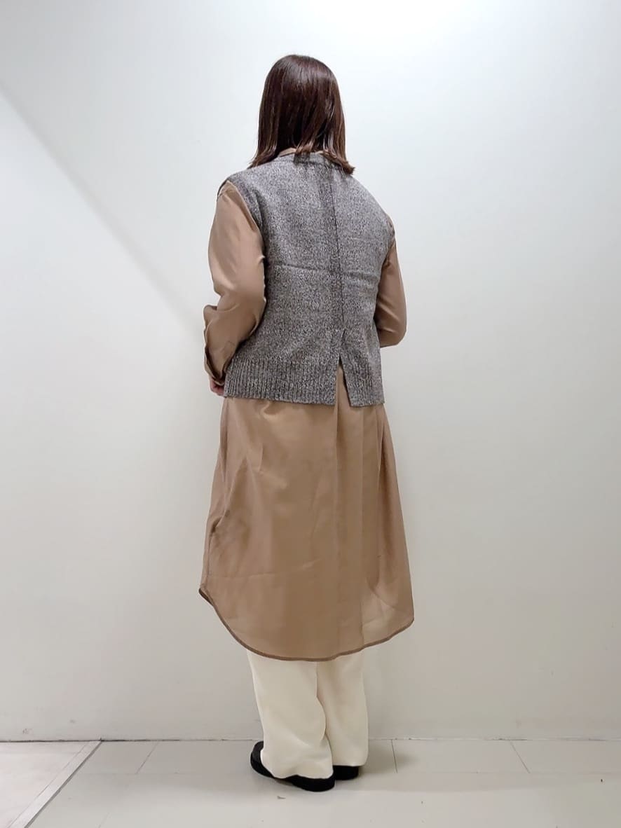 YUIさんの「UNTITLED｜【重ね着レイヤードに】杢調ニットベスト」を使ったコーディネート