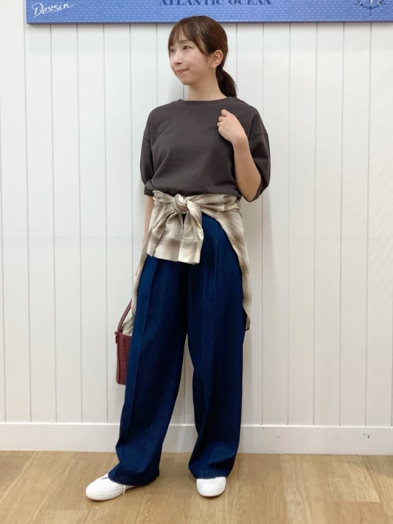 yoshiさんの「Dessin｜【360度可愛い/前後2WAY/洗える】ライトコットンヘンリーカットソー」を使ったコーディネート