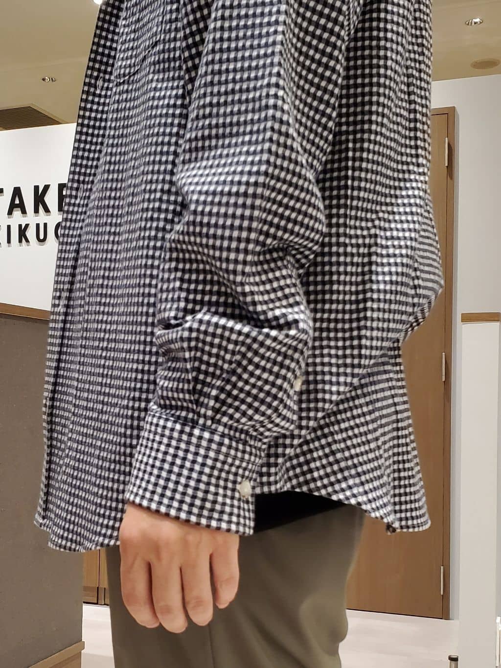 ishidaさんの「TAKEO KIKUCHI｜【抗菌防臭/シーズンレス】シアサッカーギンガムチェック ストレッチシャツ」を使ったコーディネート